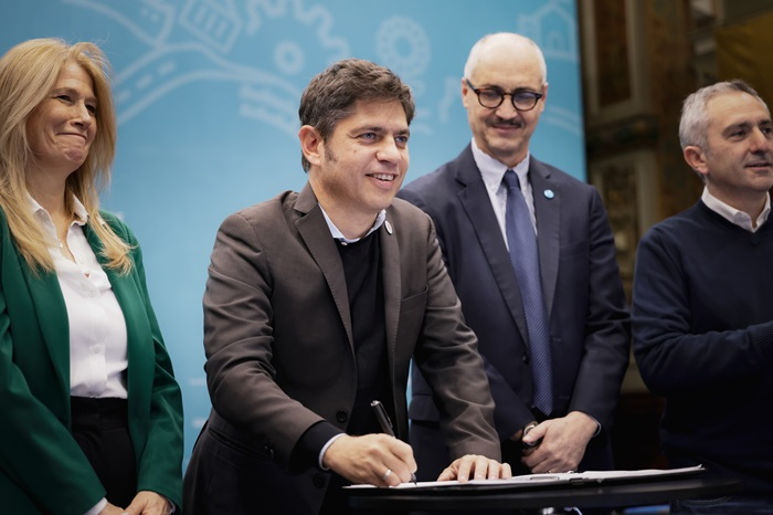 Kicillof expande el programa de Unicef a 101 municipios bonaerenses y profundiza la disputa con Milei por el rol del Estado