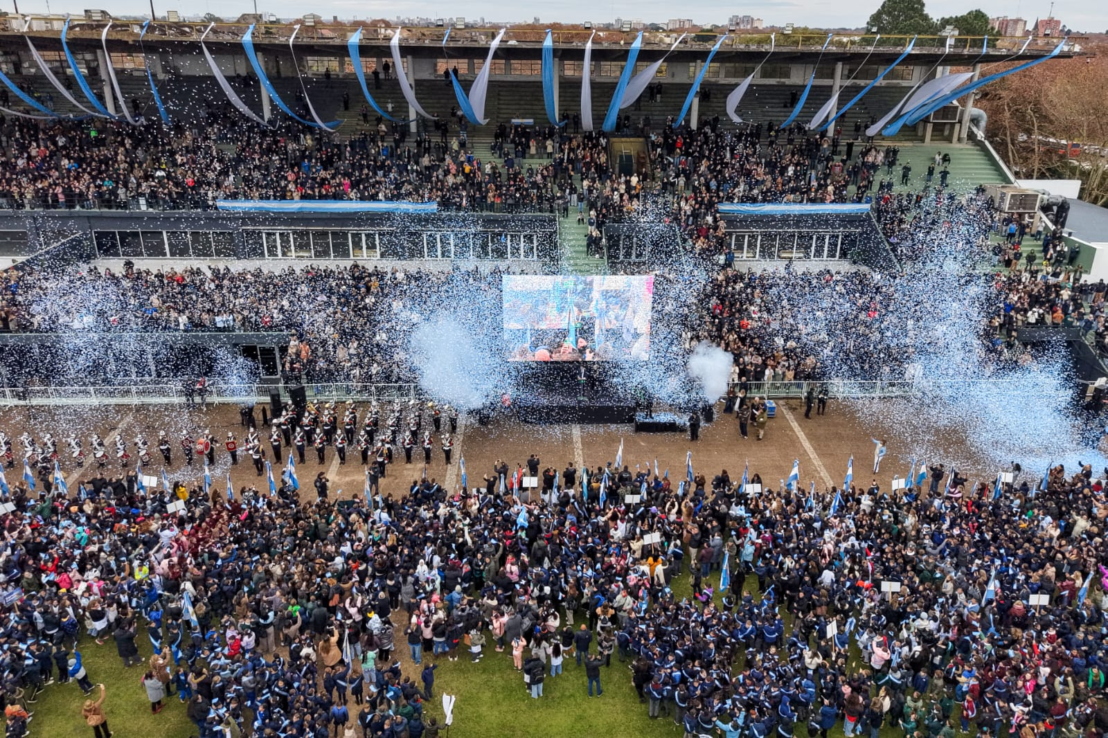 Día de la Bandera en San Isidro: más de 3.400 alumnos prometieron lealtad a la bandera junto a Ramón Lanús