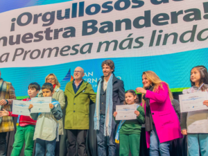 Juan Andreotti encabezó la Promesa de Lealtad a la Bandera de más de 2.500 alumnos en San Fernando