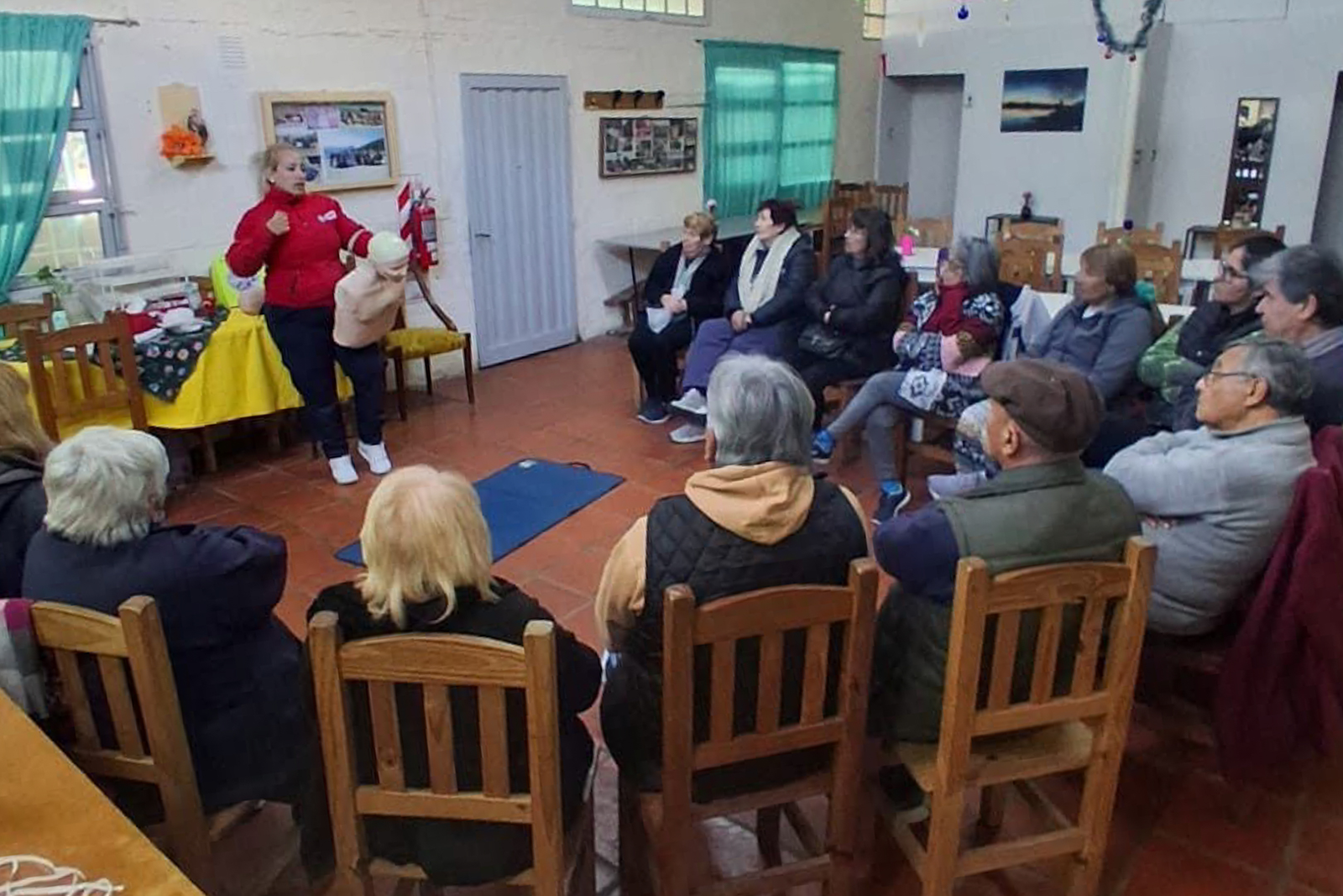 Tigre capacitó a adultos mayores en RCP y uso de DEA para actuar ante emergencias