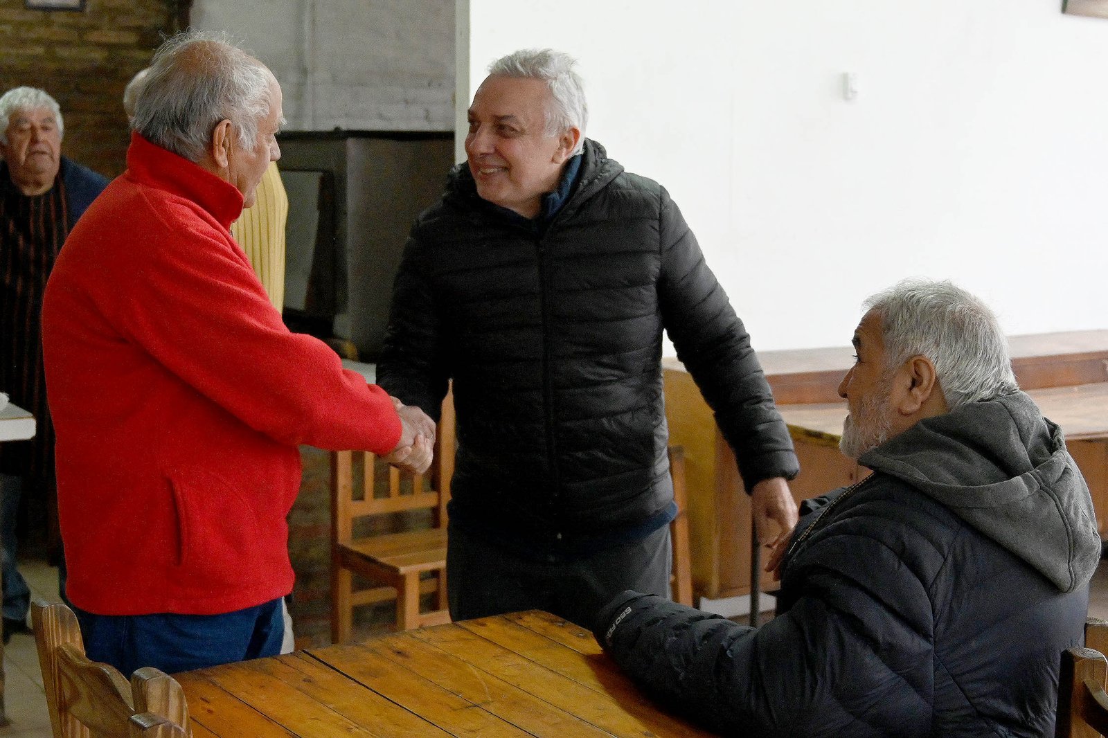 Julio Zamora destacó el acompañamiento a los adultos mayores durante la crisis