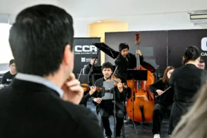 Nardini recibió donaciones de la Fundación Banco Provincia para fortalecer la Orquesta Municipal