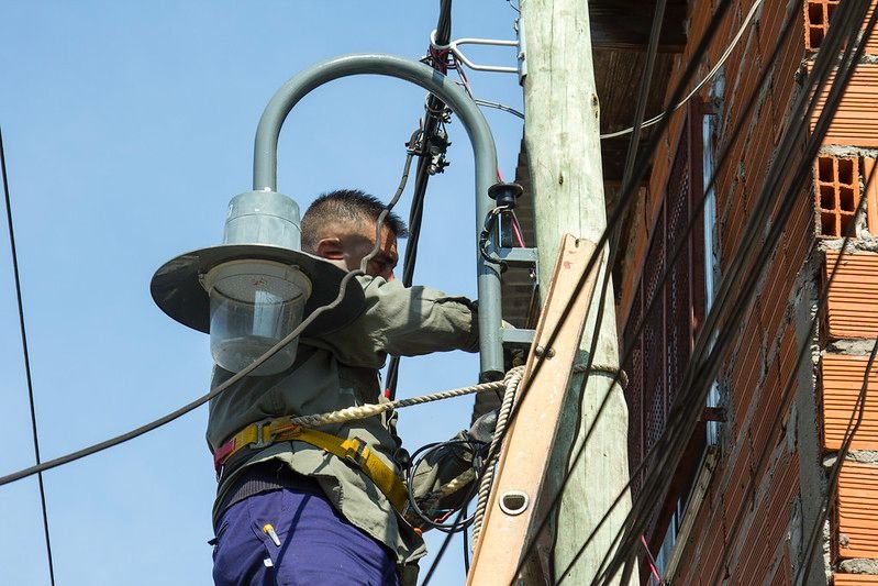 San Isidro retirará los cables aéreos en desuso para mejorar la seguridad y reducir la contaminación visual