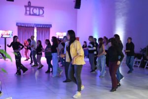Vecinos y vecinas disfrutan de clases abiertas de ritmos latinos en Tigre